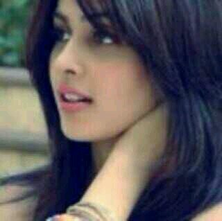 ‏‏‏‏‏‏‏‏مزيونه و طيبتي مالها حد .من روس ناسن مآتهآب الهوايل .الصمت احيانآ عندي  ترى رد لاشتقت لي وآحد من آلناس مايل !♡
