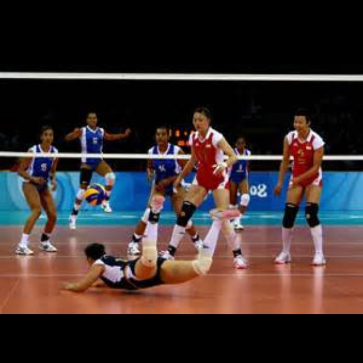 Raise your hand if you're a volleyball player✋