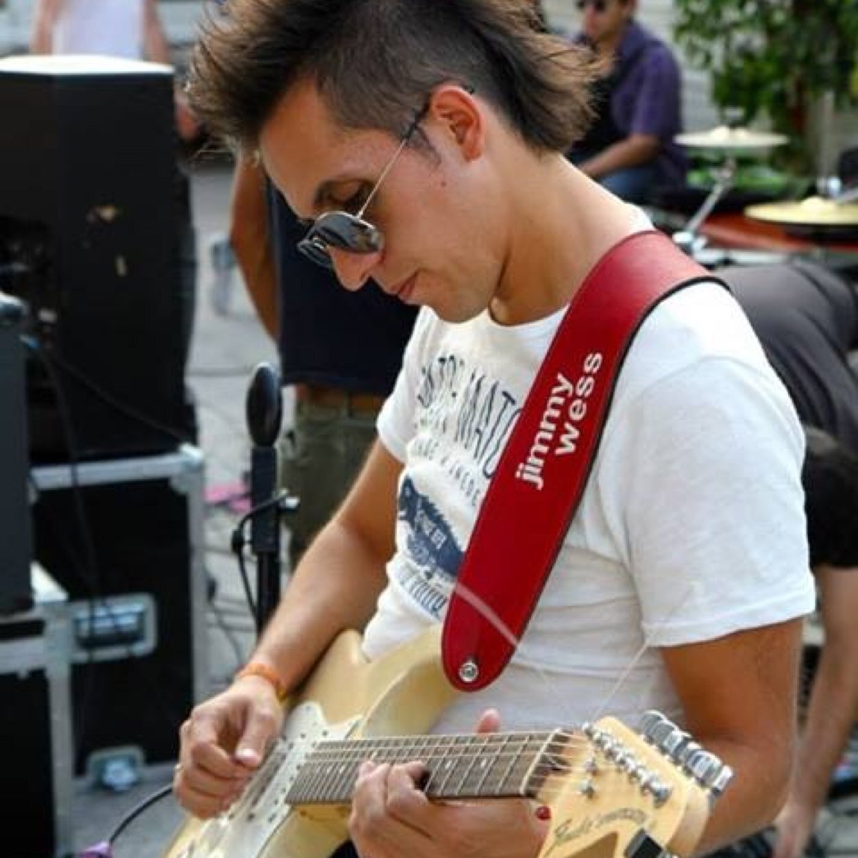 Software Developer ,Musician, Musical Arranger Guitar player and fan of the good talks.