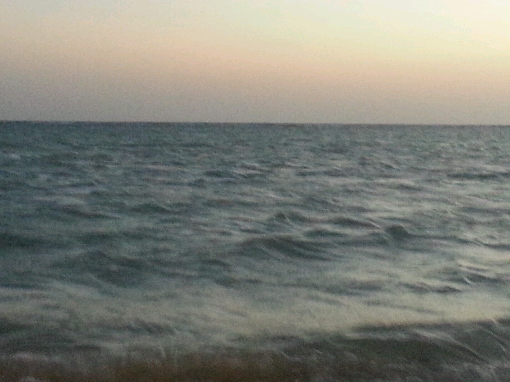 ‏‏صنعت تلك الريشة من الهواء لإ أرسم بها على الماء