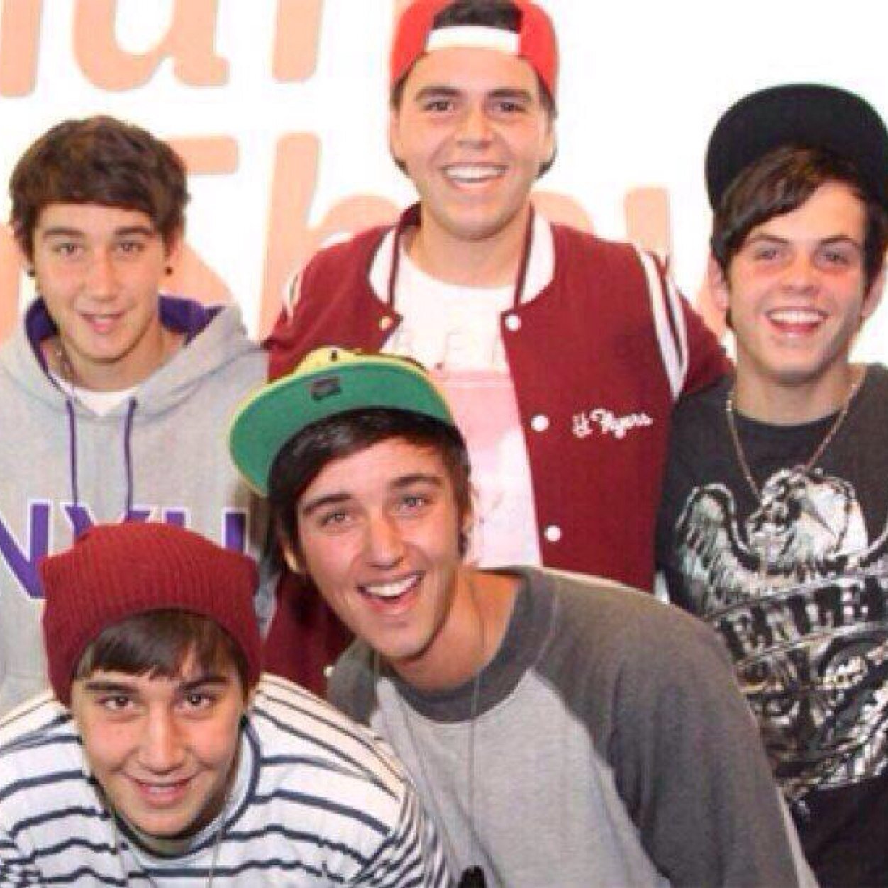 Please follow @jano_snailwhale it is my main account! Janoskianator and I do imagines! Here to help anytime, just DM me on @jano_snailwhale ❤️ Beau follows!