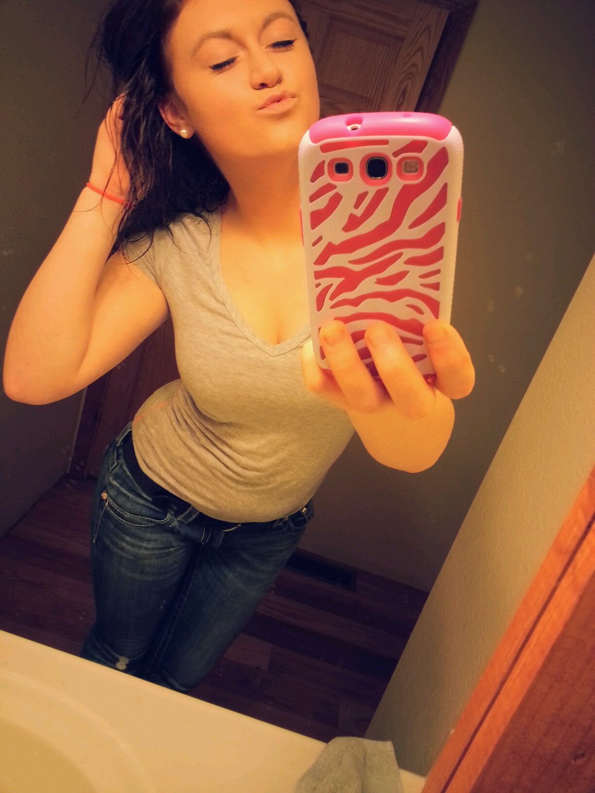 fuck with the queen bee. you ge s t u n g .♡ ∞
