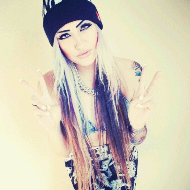 *si me vas a callar hazlo a besos, si hoy no luchas mañana no llores*-AvrilLavigne./model/bellydancer/actuacion/animacion/LBS.... DON'T WORRY, BE HAPPY...