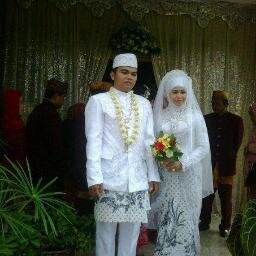 aq mkin syank sm dya and dya mkan syank sm aq semoga smpai sterus'a ammmmmiiiiinnnn.......| Juna♥《menikah》