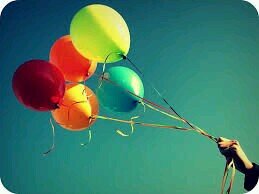Kaç yaşında olursan ol yere düşen bir balon gördüğünde onu tutmak için koşarsın..