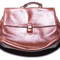 가로수길 '갤러리 0914'에서 BAG IS HISTORY 전시중. 날짜:1.7~3.30 /11AM~8PM http://t.co/pqvXAcn9Q2