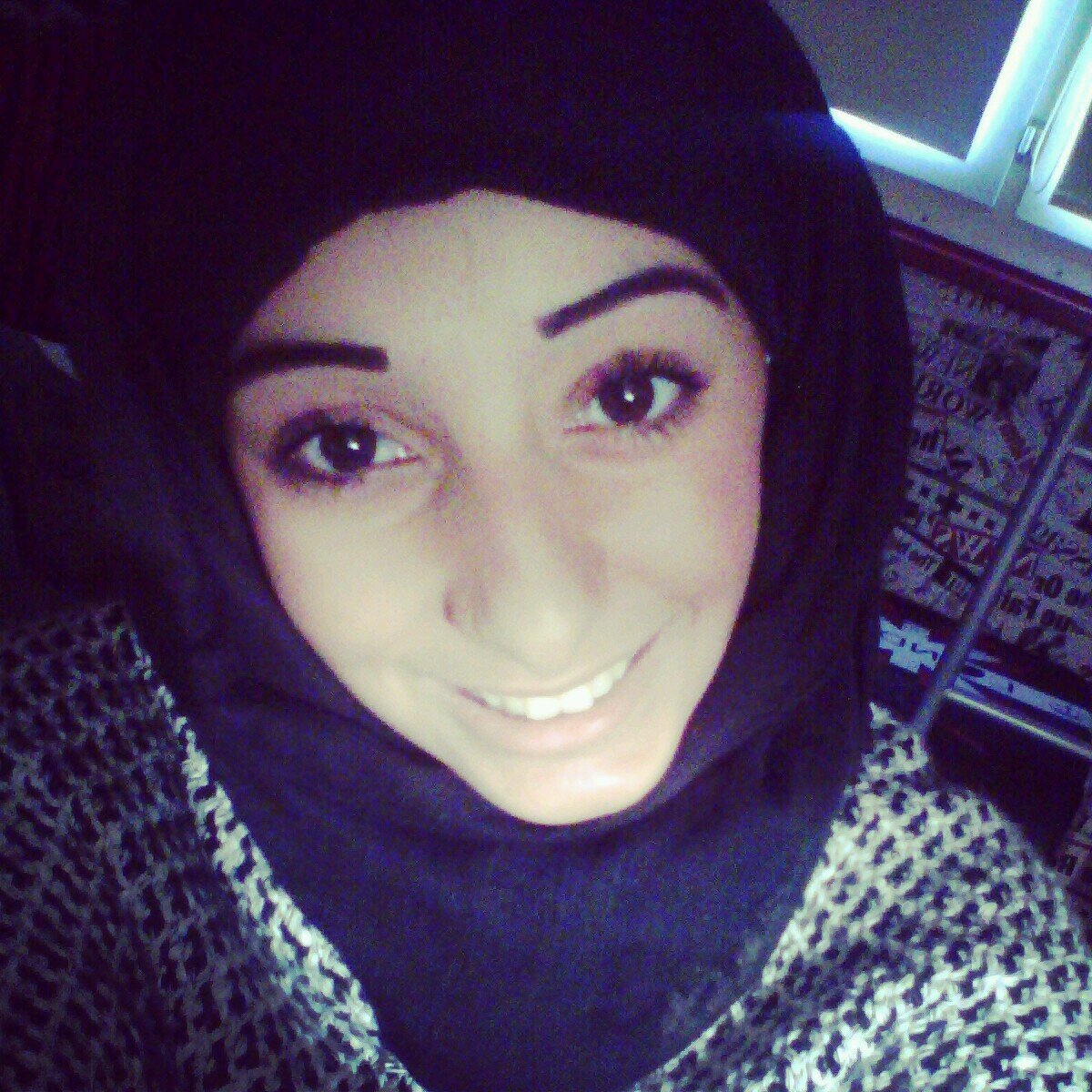 « Ne t'engages pas à aimer une personne qui n'aime pas Allah car si elle peut délaisser Allah, elle te délaissera. »
{ Imam Shafi' i }