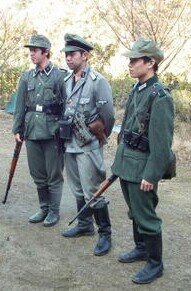 はじめまして。ww2ドイツ武装親衛隊の服装で、買い物したりなどしてるやつです。もし見かけたらよろしくです。