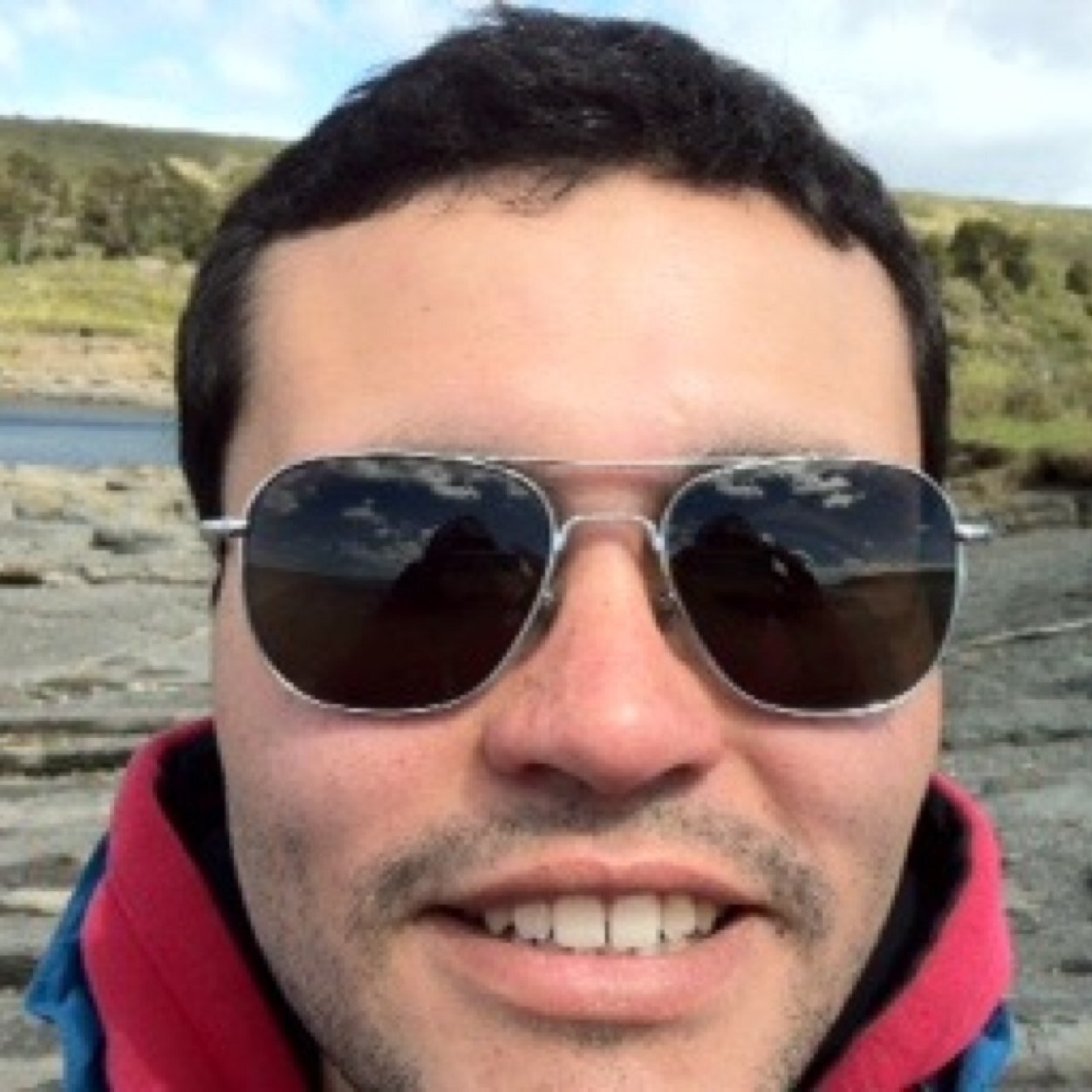 Follower por excelencia, Farmacéutico de Profesión, informándome en unos cuantos caracteres.