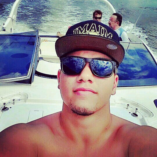 Instagram: @victorliberato_
