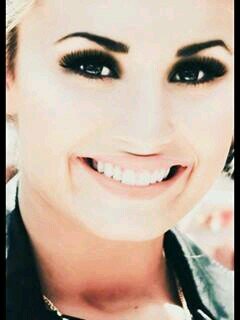 Music is my life. Demi Lovato| 1D |Selena Gomez | Justin Bieber......Demi is strong and we are strong for her and with her. @ddlovato