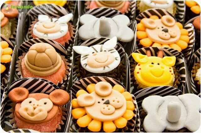 fabiarteacucar's profile picture. Amava artesanato, modelava biscuit. Eu queria mais. Então achei que modelar em pasta americana seria mais legal. Me encontrei, me realizei.