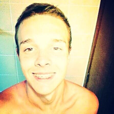 um adolescente com um blog : http://t.co/RM7Vz1CbMR