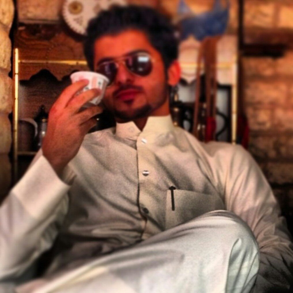 تسبيحة بحمد اللہ في صحيفة مؤمن
 خيرٌ لہ من جبال الدنيا تجري معہ ذهبًا
{ مهندس بالبترول احب القصائد واعشق الخيل 
مدريدي القلب والروح  اغلب القصايد بقلمي