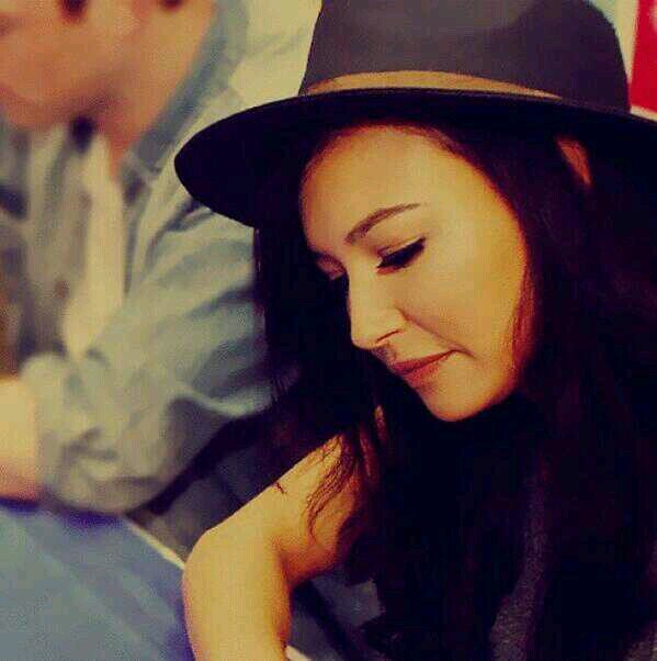 I'm gleek&directioner:) chris/naya/glee/carly/katy/taylor/justin/1D/louis/nicki/fun./bruno mars/The wanted/etc...Love＊Love