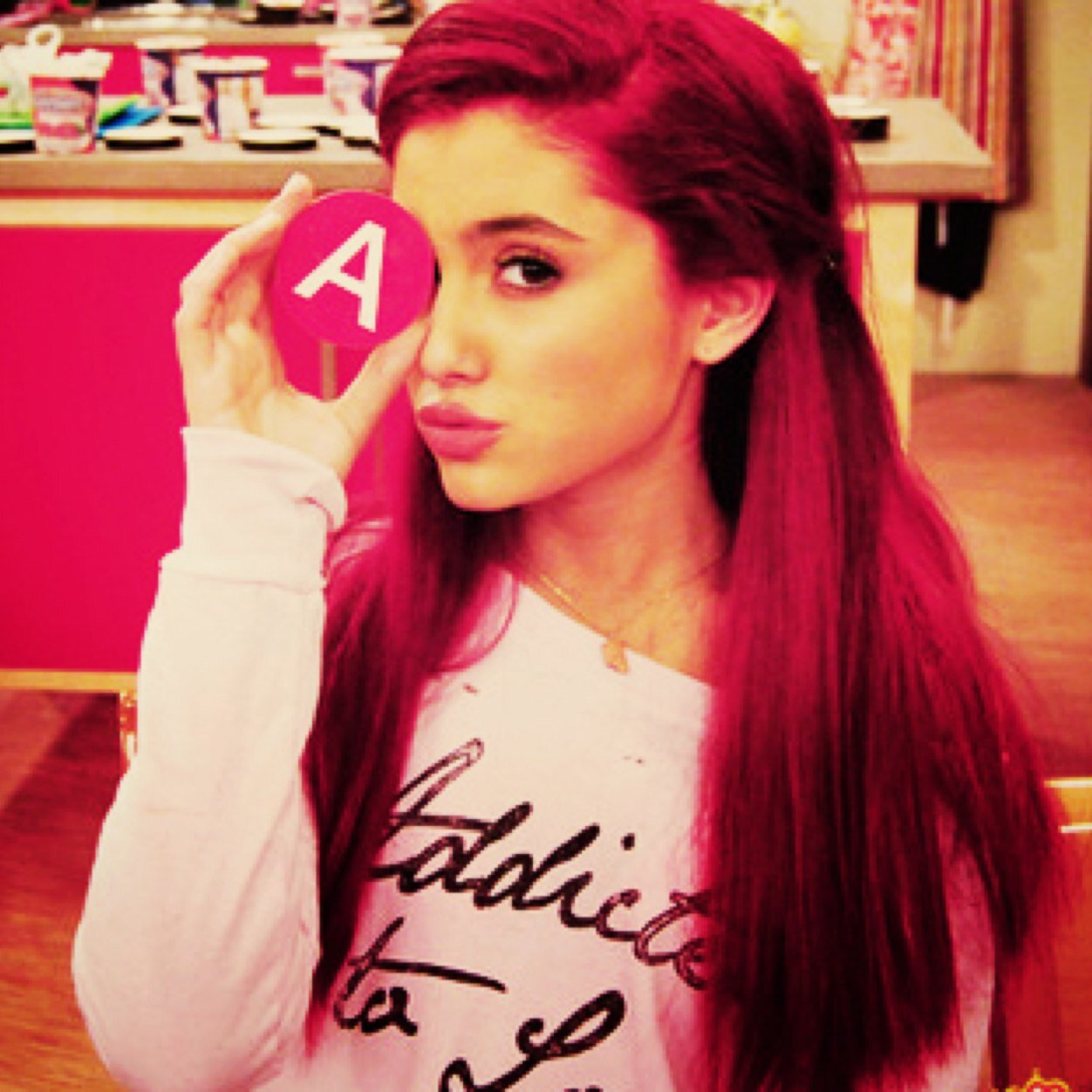 Follow if you want Ariana Grande to come visit Australia! ✌️❤️