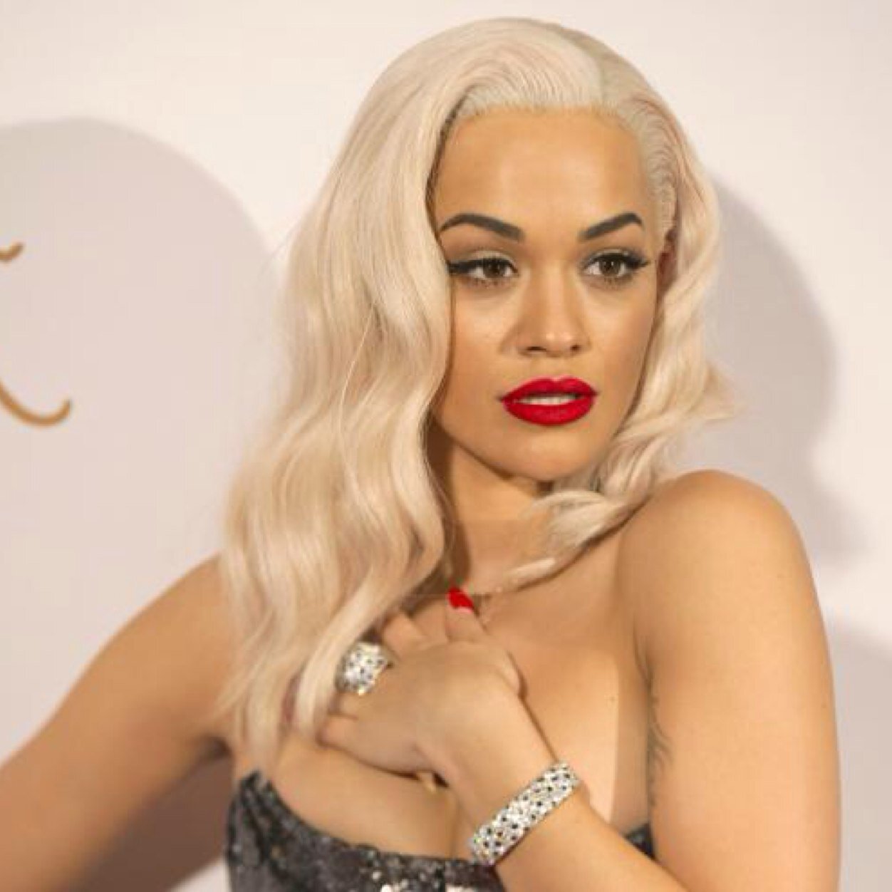 1st Indonesia Rita Ora fans. @RitaOra FOLLOWED & Tweets many times also Vera Ora, Kyle Devolle tweet. - Instagram : ritaoraindonesia -