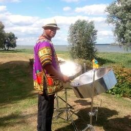 Livesteelband.nl is een initiatief van Imro Aalse: muzikale duizendpoot en inspirerend steelband-  docent en ondernemer in hart en nieren.