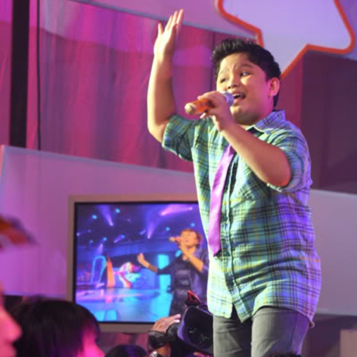 Singer, Idola Cilik 3, Bintang Pacifik Junior 4. Follow @Febryan_IanKoyo, Mention For Follow Back, CP : 085213102937. BERSAMA YESUS http://t.co/e1zLmPD4gv