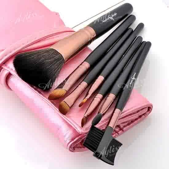 101Makeuptips_'s profile picture. Makeup tips for everyone. If you are stuck trying to figure out the right color eyeshadow that will make your eyes pop, I will tell you ;)