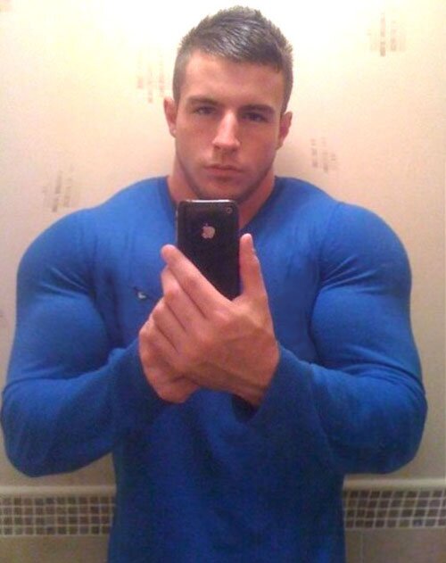 i Am Marcus Willams, I am 24, and I have a big life with my brand new iphone4s