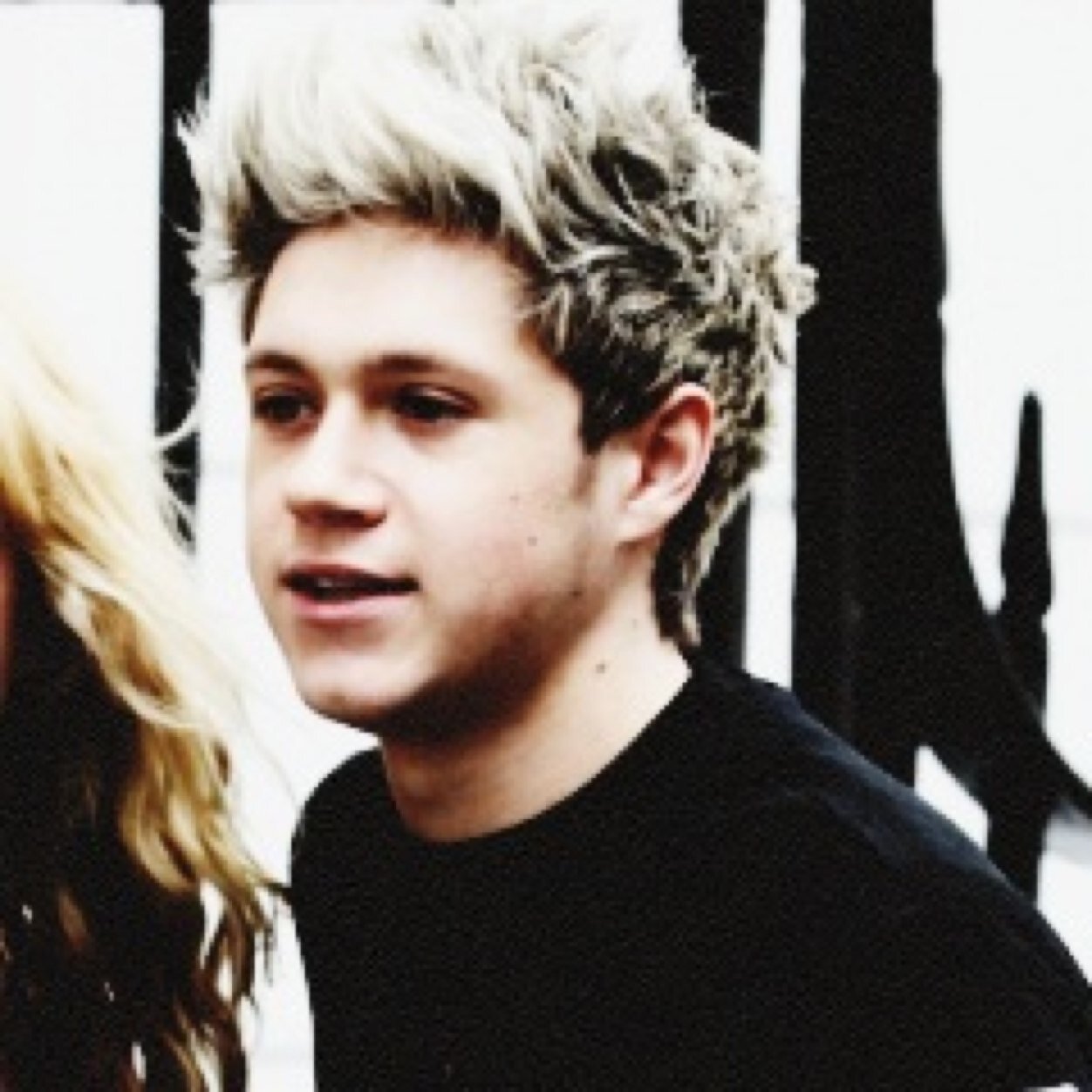 This is a free follow. Follow my main account @itsadilemma_ instead please, ty☺