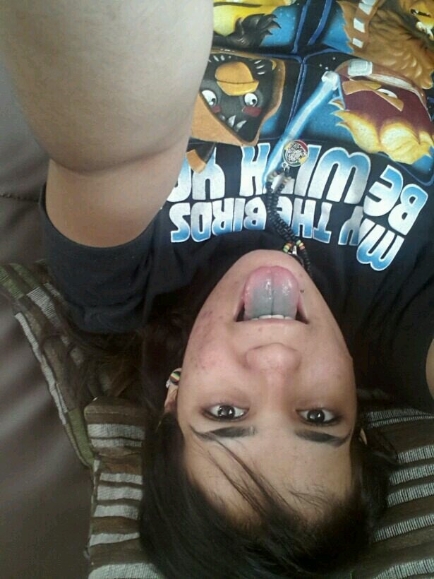 Nunca muerdas la mano q teda de comer.

Nunca agas con el amor lo q un pequeño niño ase con sus globos
Dejarlos ir nunca lo agas...

Soy sensilla facil de amar.
