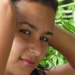 Pouco ñ me serve, médio ñ me satisfaz, metades nunk foram meu forte! Palavras ate me conquistam temporariamente,+ atitudes me ganham, ou me perdem para sempre.