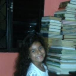 amavel,filha de uma linda  mae e com uma irma maravilhosa..amo praia ,sol,chuva,chocolate, e minha familia

    venho de sc camboriu