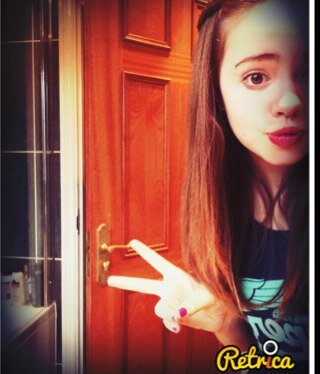 Im a boss  have the most amazing friends , yes i love ⚽️, instagam @xamaracoxonx and snapchat me - amaraxxx11, and just to say im married+i follow back