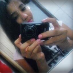 EU SOU UMA PESSOA TOTALMENTE CHATA, IRRITANTE, IRÔNICA, LEGAL, DIVERTIDA, FALO PALAVRÃO PRA CARALHO E ETC... TENHO 16 ANOS, PAULISTA, MAS MORO NO MARANHÃO.