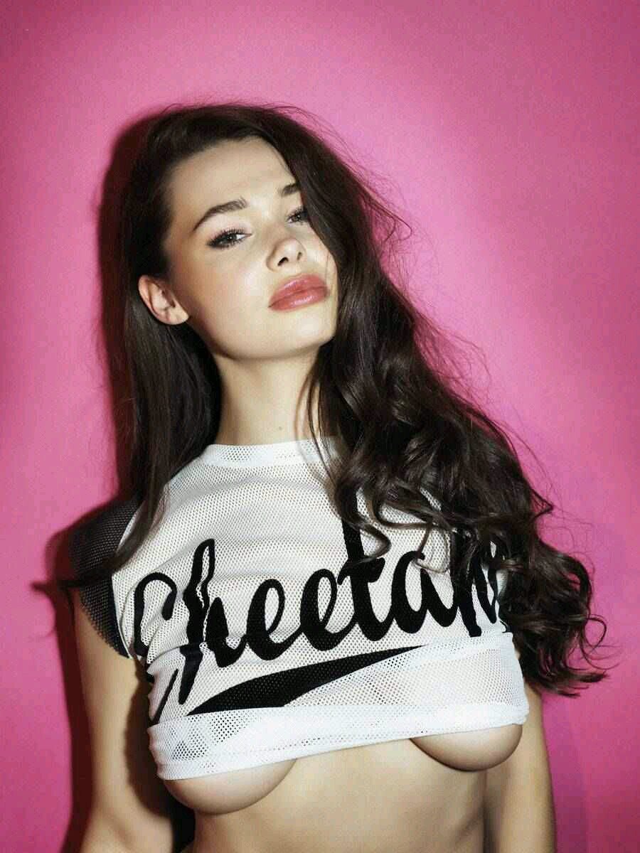 Tenemos las mejores tetas  de todo tipo, grandes, medianas y pequeñas para los amantes de la anatomía femenina.No apto para cardíacos.