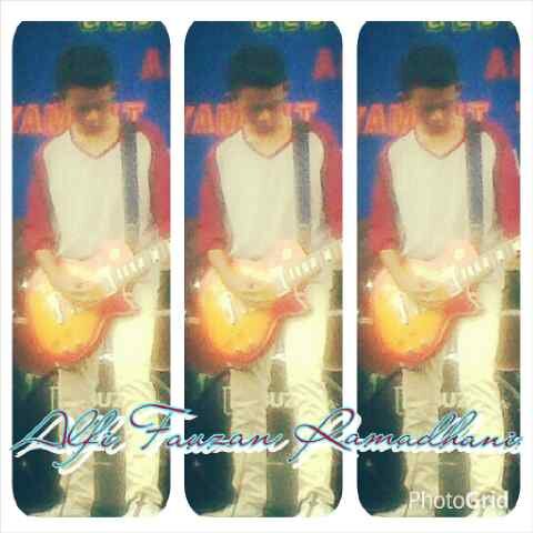 Vocal/lead guitar di @PortalRanger_PR :) like fanpagenya http://t.co/nsi4TpOtyd | download lagunya http://t.co/wrBswGjld0 | #BogorPopPunk