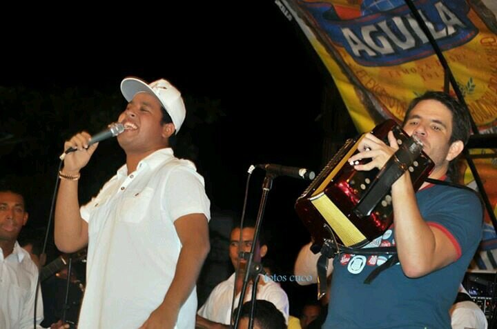 amo a Dios... a Mi familia ala niña de mis ojos y soy costeña de corazon y Martinista de corzon