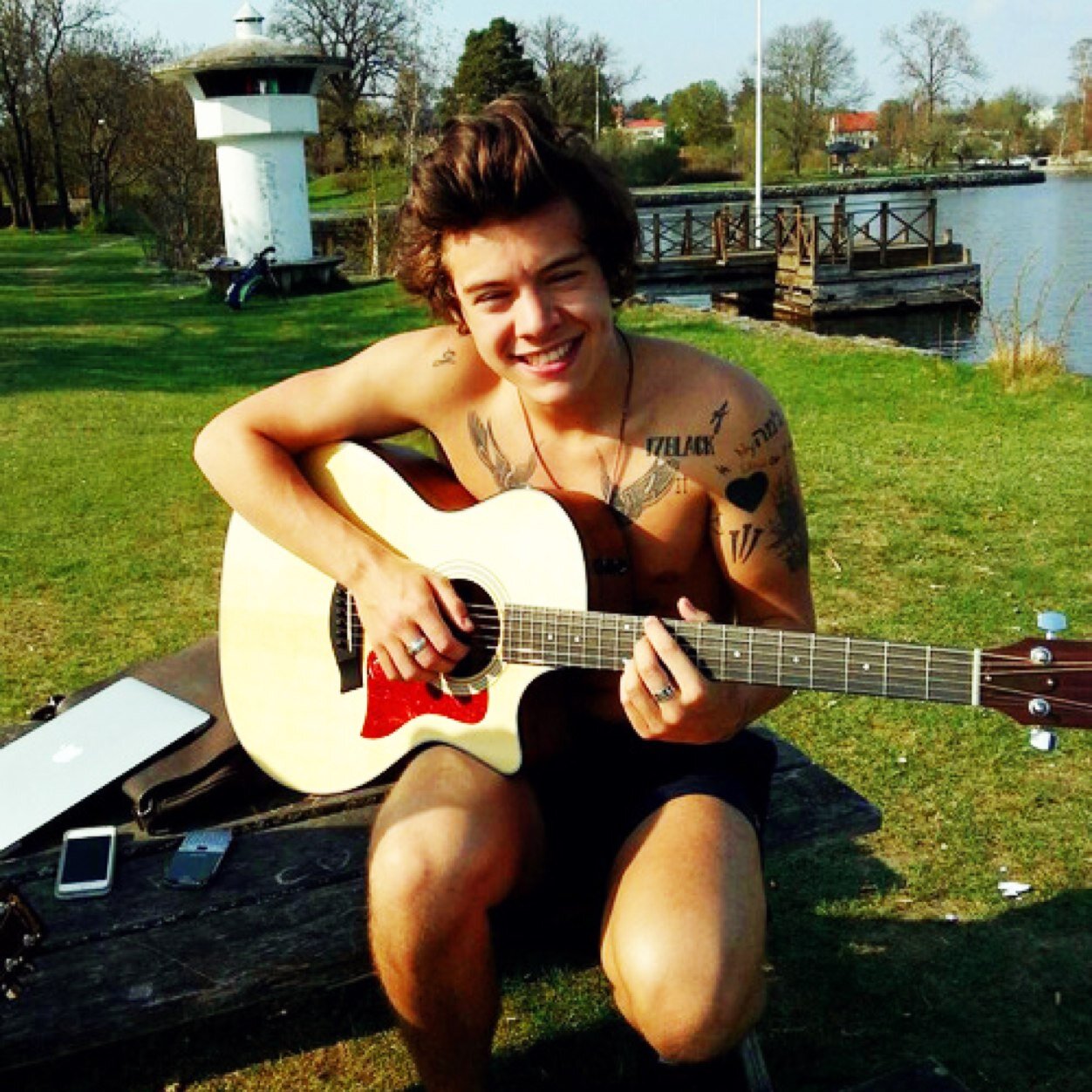 Hii pretty I gave you a free follow so please follow @laurjauregui in return ily :)