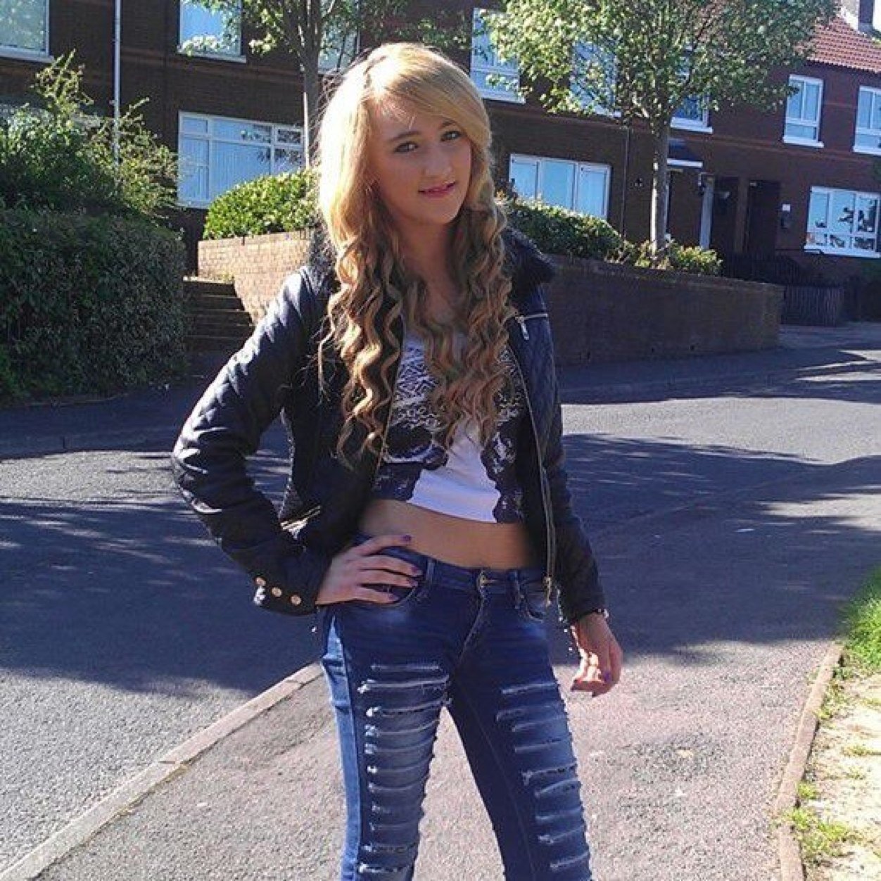 Follow me i follow back!! :). Dont try and be someone your not just to fit in your perfect just the way you are! 3