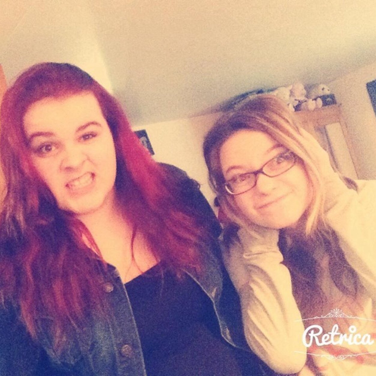 Hey we are 2 bff @manoubeaudry and @alexannforce we like dance, be crazy and ONE DIRECTION!! FOLLOW AND WE FOLLOW BACK:)