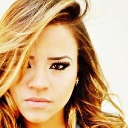 Pra quem gosta dessa adoradora que tem uma linda voz. Apoio de @ElyssaGomes #Abaixo_A_Idolatria!! #Recuseimitações RECONHECIDO e SEGUIDO PELA @ElyssaGomes