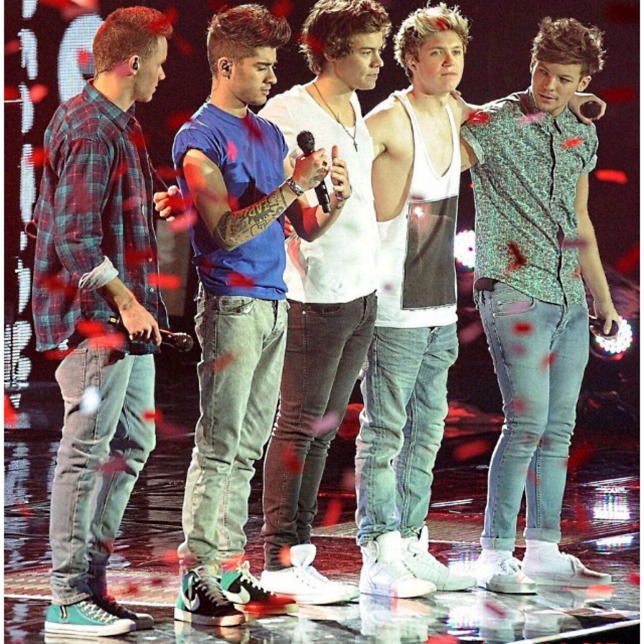 crazy about 1D             If you love one direction follow me !!! So we are the DIRECTIONER FAMILY