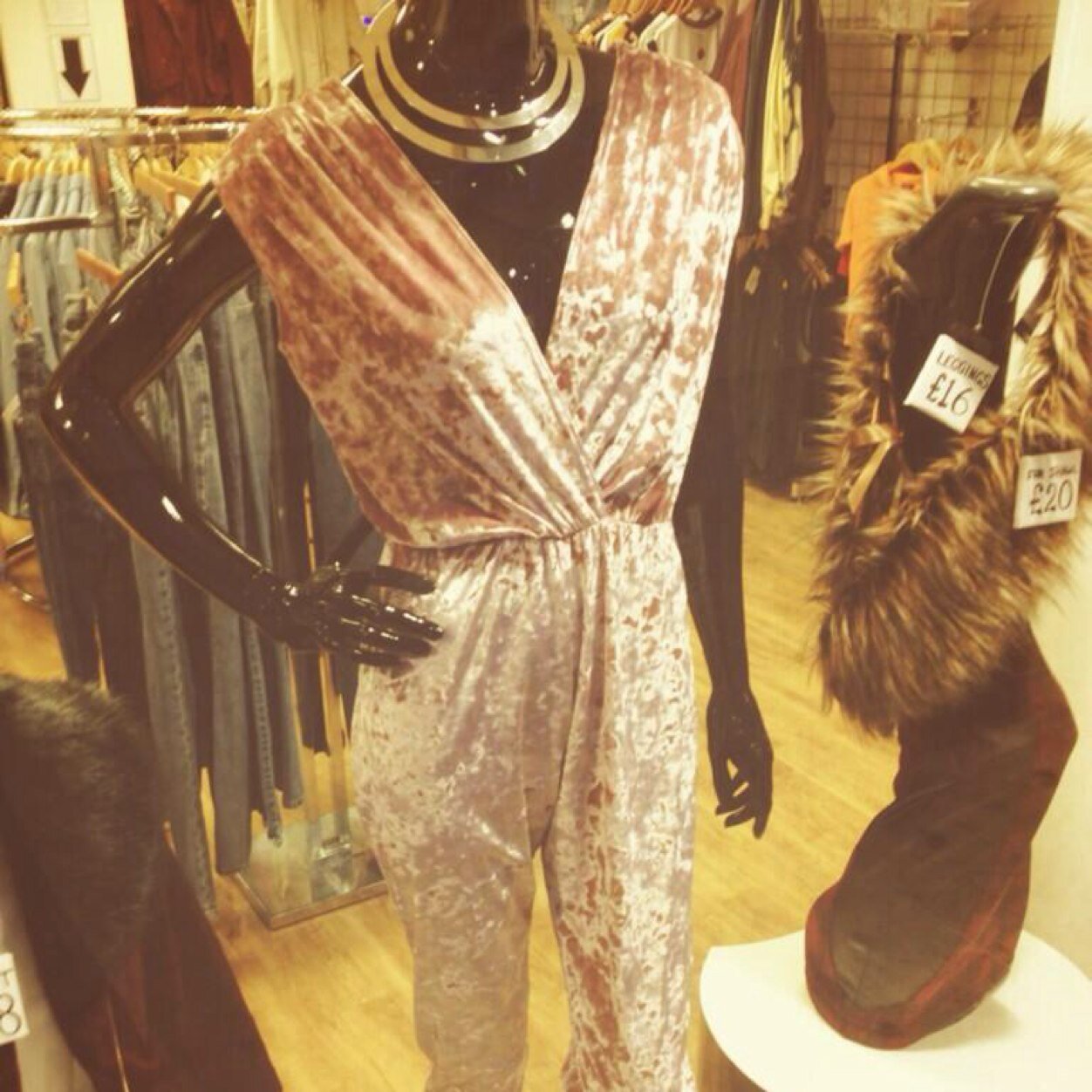 WOMENSWEAR MENSWEAR VINTAGE REMADE
Follow for updates photos and discounts!
http://t.co/H6NyeCWj6m