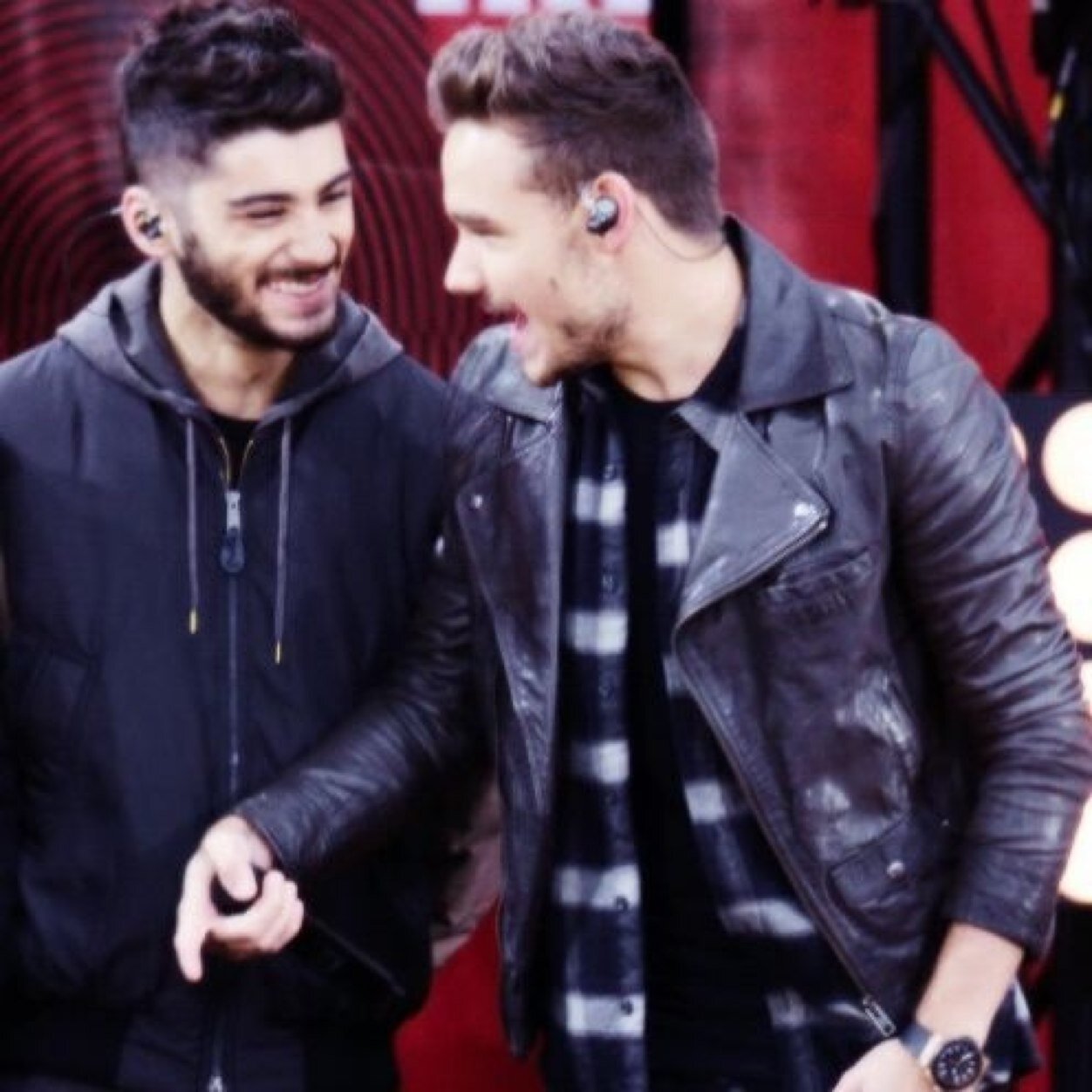 Follow @zaynangxls :) x