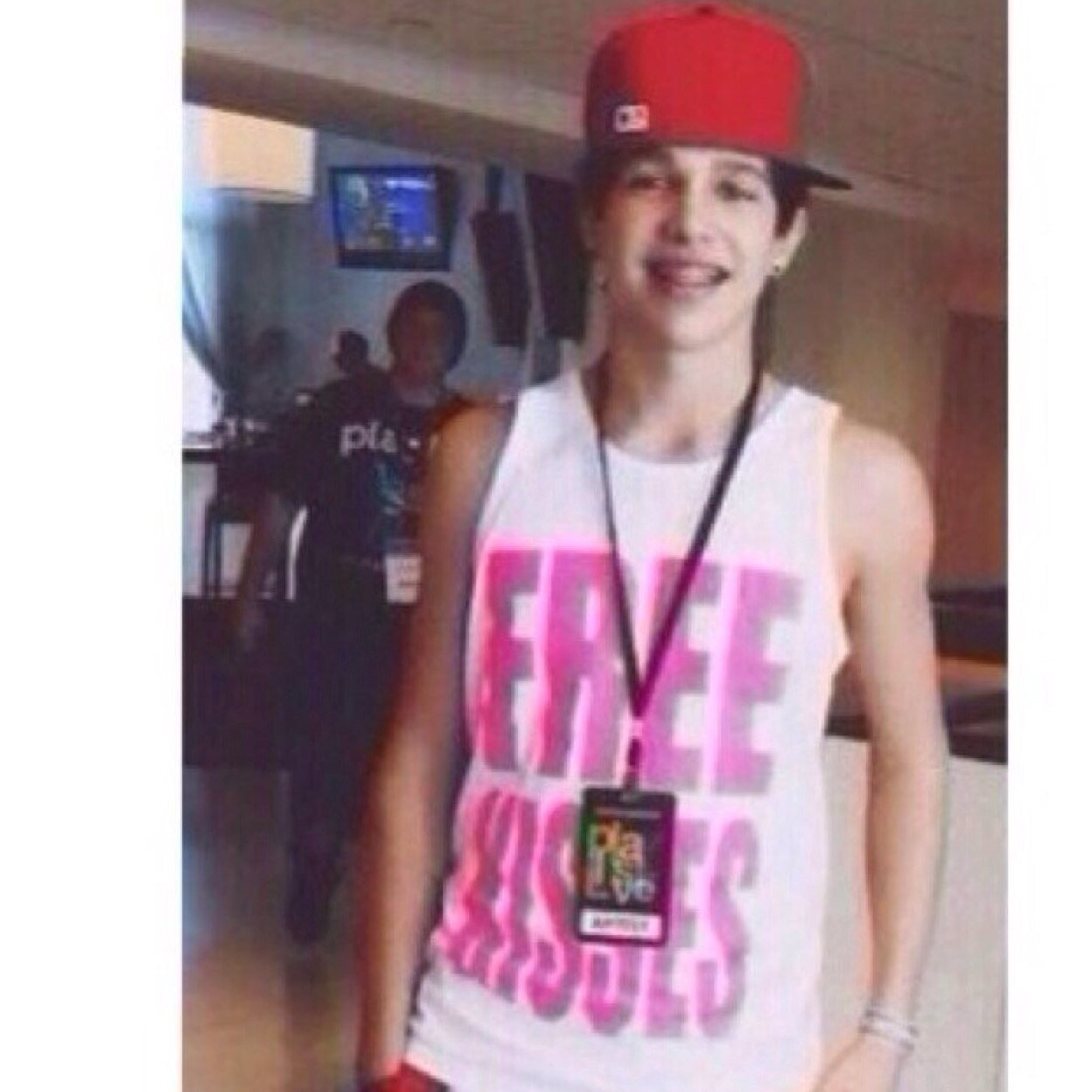 please follow @mahone_my_idol if you already do enjoy the free follow :)