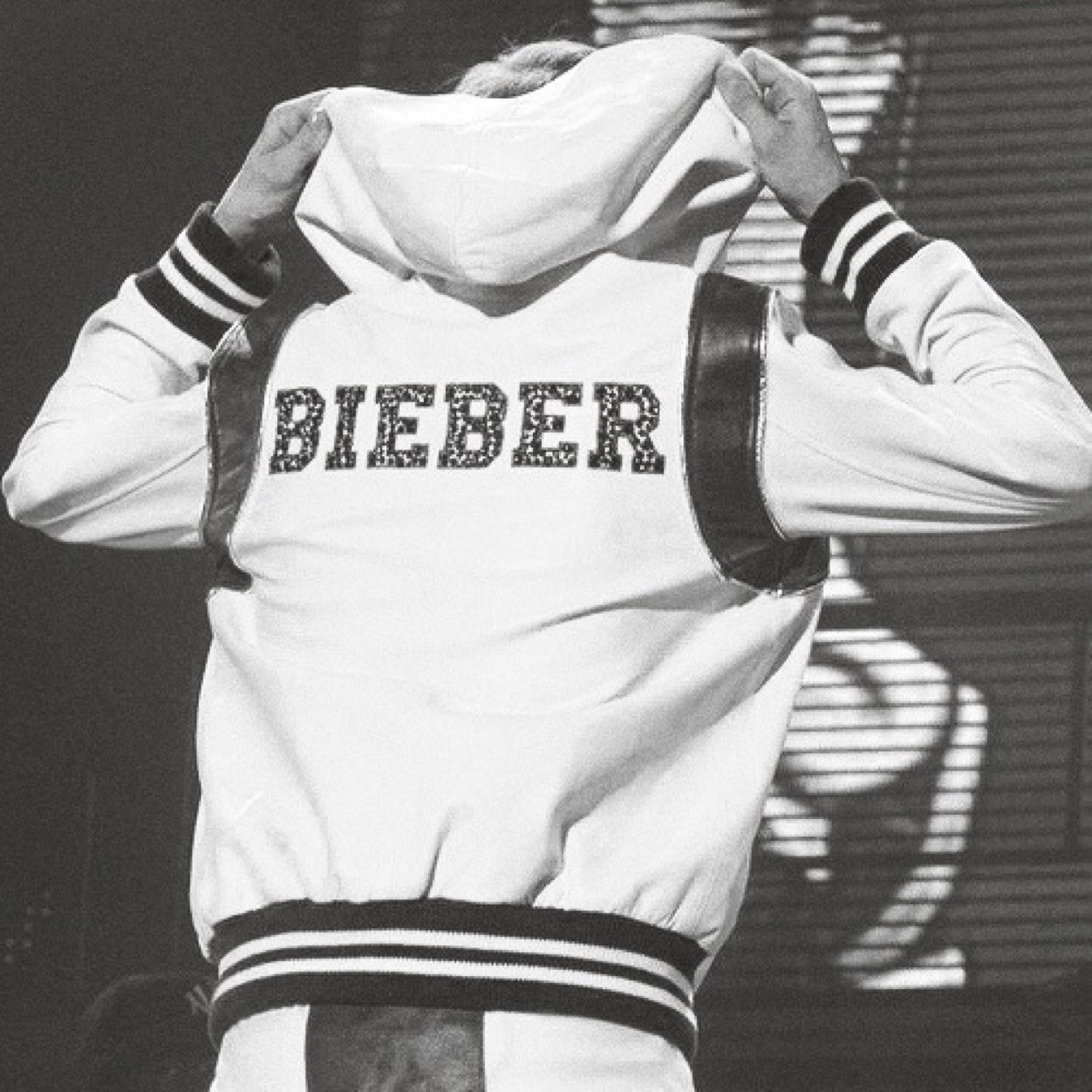 Roller coaster, roller coaster
Spinning all around and around  @justinbieber
