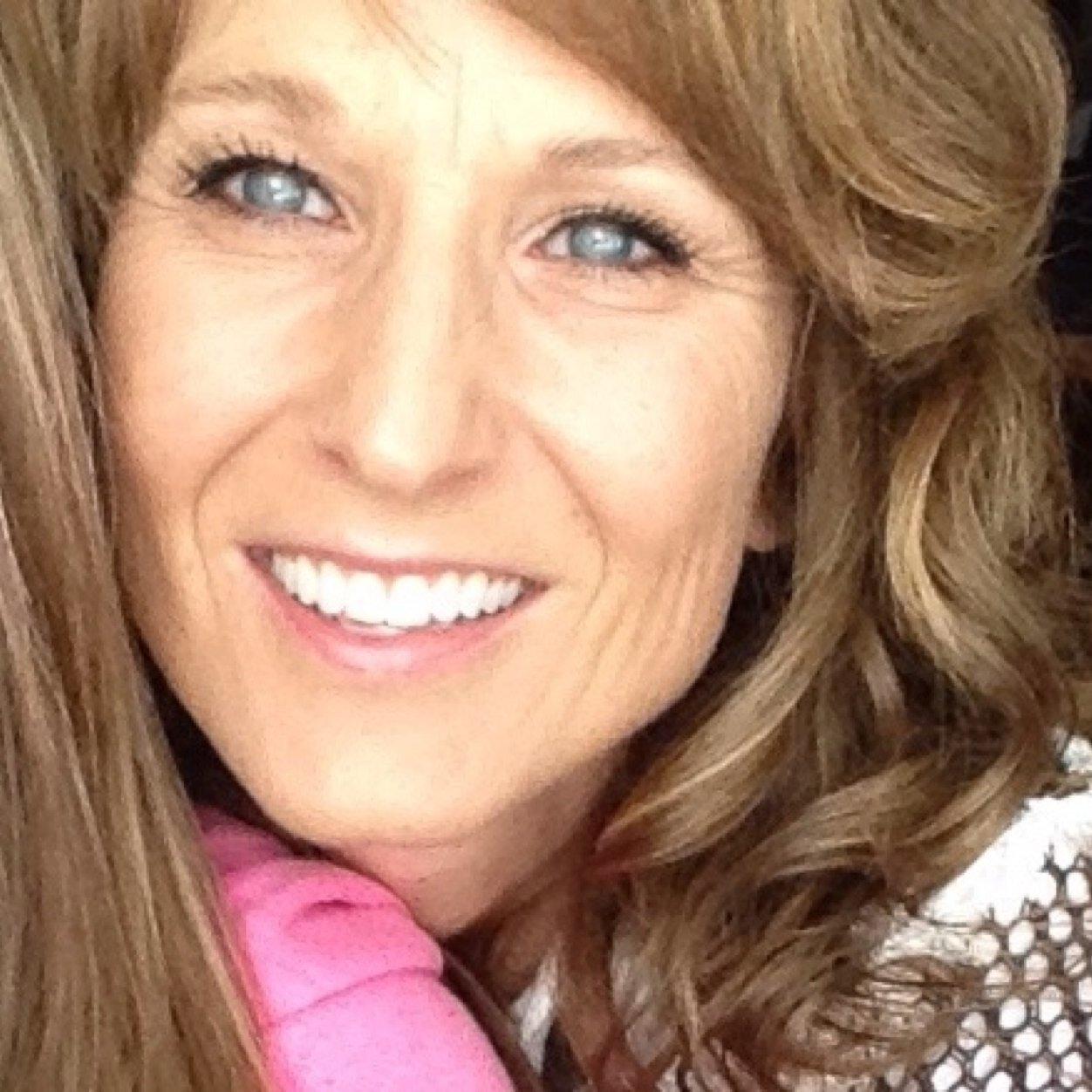 mom, allied health professional, fitness enthusiast. Never stop moving & Be well!