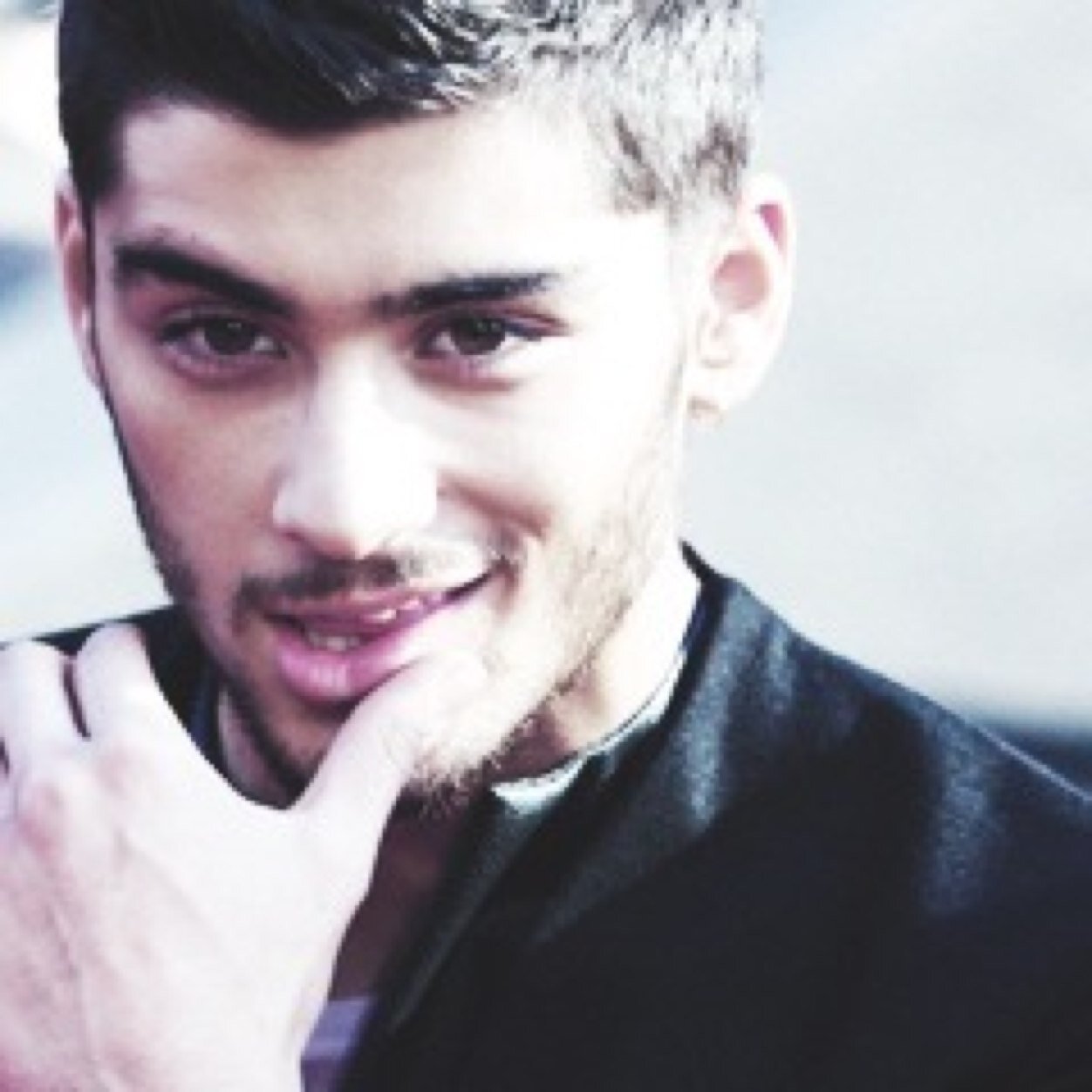 Follow @zaynangxls :)