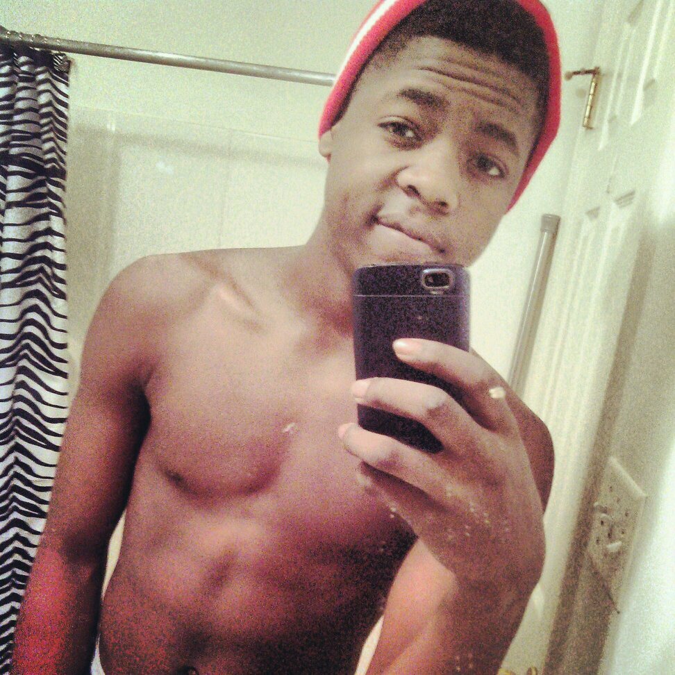 Hustlings my girl. failure is my ex. IM married to the money. fucking the shit out of success#Istriveforgreatness #DHS #freshman #Generals #fbil