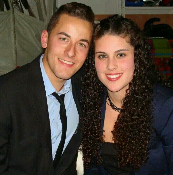 20 años, trabajo de agricultor y estoy muy enamorado de @EstelaGarcia10 (LLL) te amo muxooo mi niñaaa (tu&yo) siempree 12-10-11