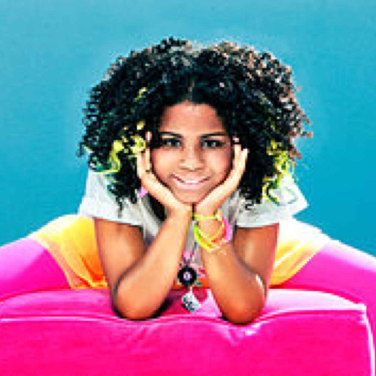Officiële FanPage van Aliyah Kolf. Volg dit account voor meer leuke tweets over Aliyah. { @aliyahonline }.