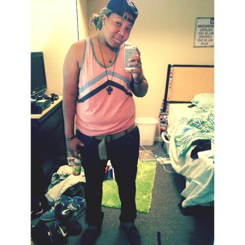single & a hopeless romantic .