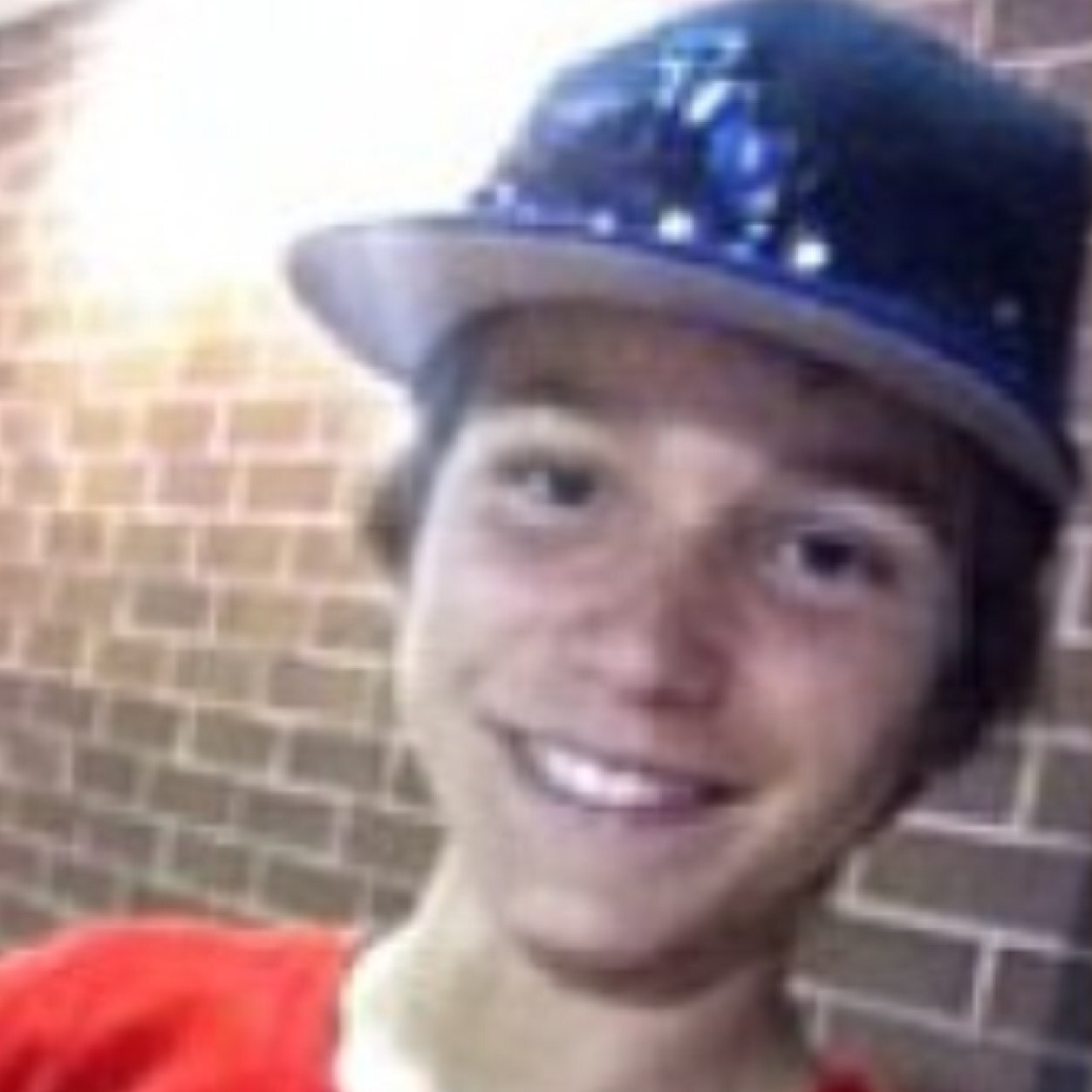 I am a clemson fan there my dream school.
I play football.
I am in the class of 2017